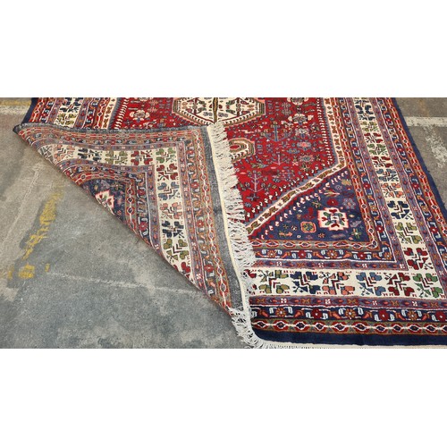 451 - Star lot A really beautiful handwoven Indian wool rug. A super impressive room rug with red and blue... 