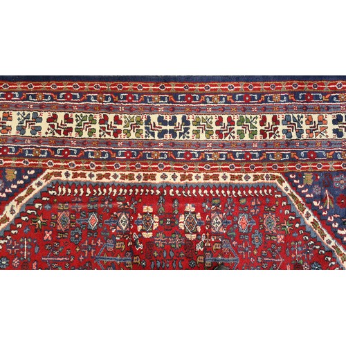 451 - Star lot A really beautiful handwoven Indian wool rug. A super impressive room rug with red and blue... 