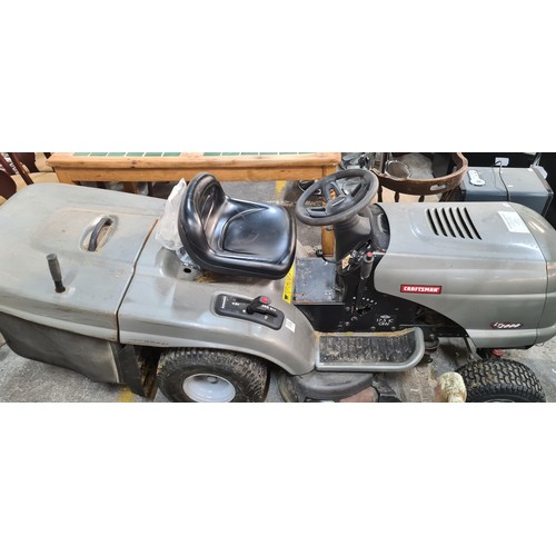 524 - Star Lot : A Craftsman ride-on tractor lawn mower (Model LT2000). With a Briggs & Stratton gas engin... 