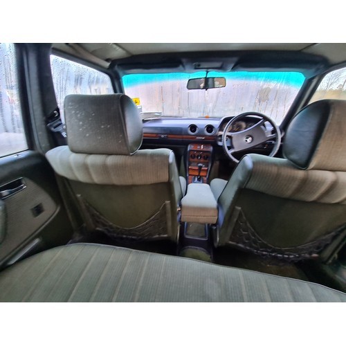 264 - Star Vehicle Lot : Mercedes 280 E 1985, gold 4 door sedan. 180,254 miles. Runs and drives with new b... 