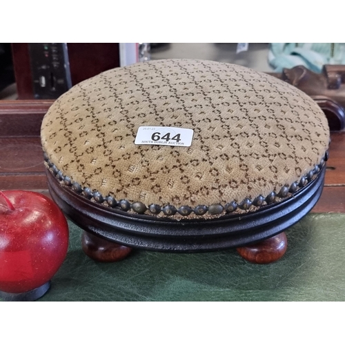 644 - A very charming antique footrest, of very petite proportions. Featuring a plush upholstered top with... 