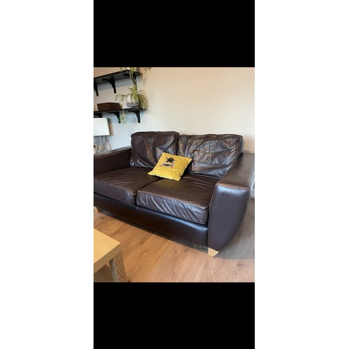 370 - A very nice  pair of brown leather couches ,2 two seaters in good order.183cm wide, 85cm high, 102cm... 
