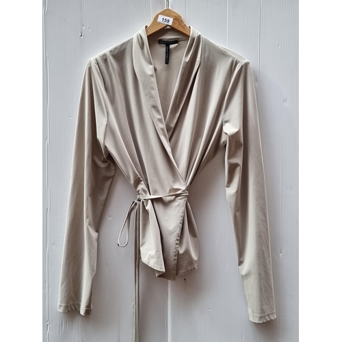 159 - A very contemporary and stylish ladies' wrap cardigan by designer Sarah Pacini. Made in Italy. Desig... 