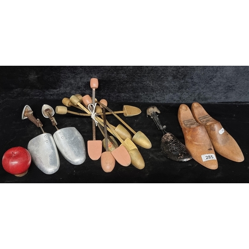 285 - A great collection of fourteen antique shoe trees featuring some great wooden examples.