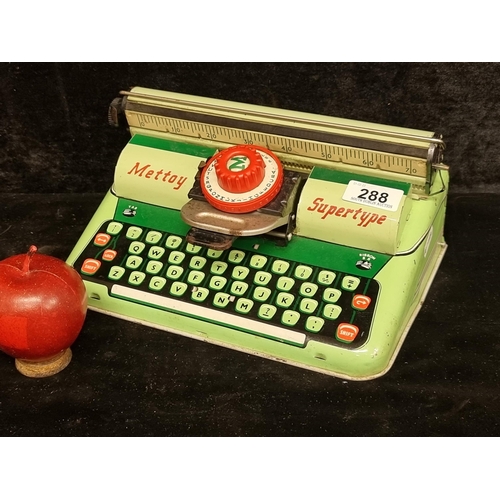 288 - A wonderful vintage Mettoy Supertype. This fabulous nostalgic lot features working type mechanism an... 