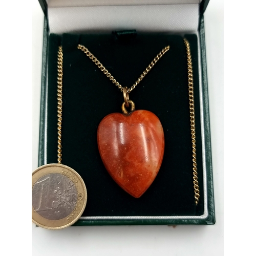 707 - An antique heart shaped lovers Cornelian stone pendant, with chain. Length of chain: 44ccm. Pendant ... 