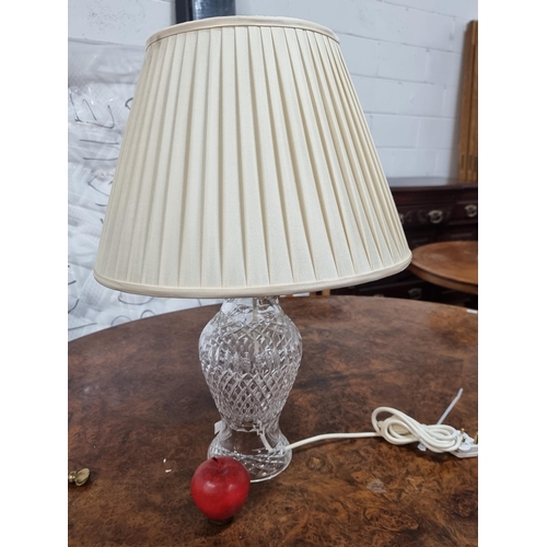 710 - A beautiful large Irish cut crystal lampshade. A very nice example with diamond quilt pattern and to... 