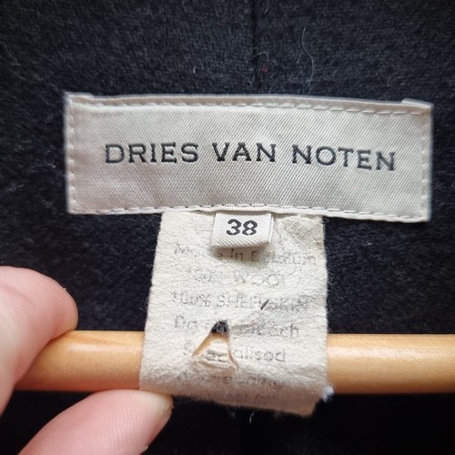 131 - Star Lot : A spectacular women's full length 100% wool tailored coat by Dries Van Noten. Very attrac... 