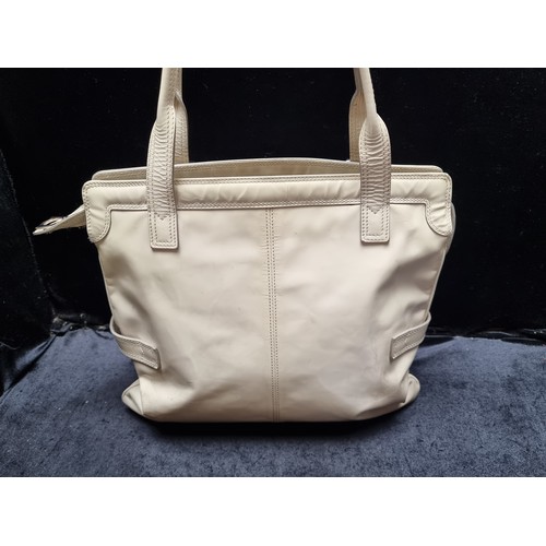 214 - A large Mulberry handbag in a soft cream patent fabric with chrome hardware and zip opening. Some we... 