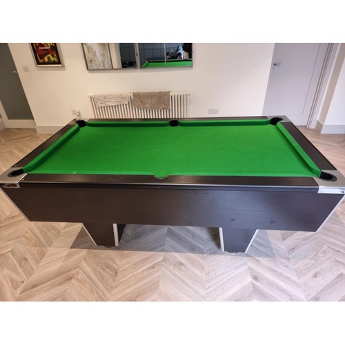 872 - Star Lot : A fabulous pub style Slate bed full size pool table, Playing surface 6 x 3 feet total siz... 