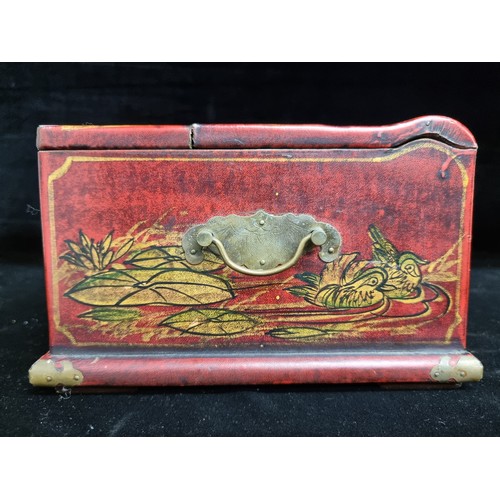 208 - A very lovely vintage Chinese jewellery box. A charming item with folding vanity mirror. Decorated w... 