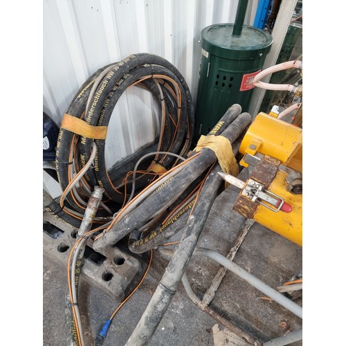 A Wagner T25K vertical continuous mixer for plaster spraying. Complete ...