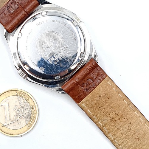 43 - A Pulsar Knetic wrist watch, with baton dial, second hand and date just. Also featuring a fitted bra... 