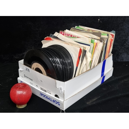 216 - A box containing a collection of 127 vinyl singles including artists such as Don McLean, Frank Sinat... 