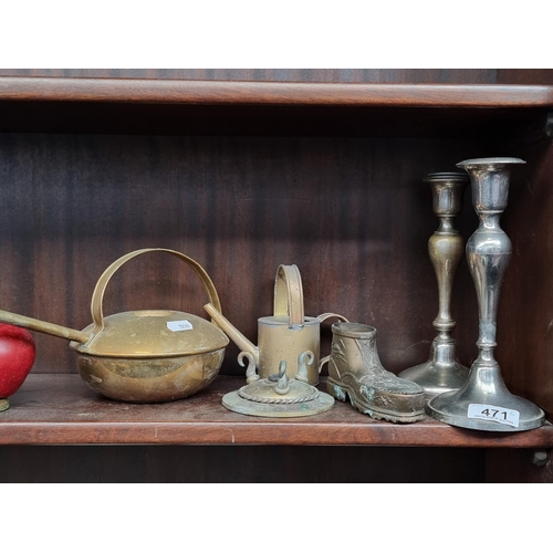 471 - A mixed lot of vintage metal ware. Including a triple hook wall mounting plaque. Ideal for Lamp susp... 