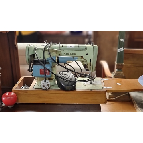 500 - An excellent 1950s Singer 319K industrial sewing machine, mounted on a well-made wooden base with in... 