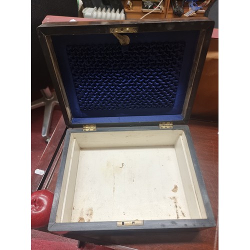 234 - A beautiful Victorian exotic wood work box with stunning abalone shell cartouche and escutcheon. Wit... 