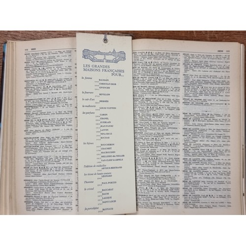 201 - A vintage hardback copy of the book Bottin Mondain 1979. 1856 pages with beautiful illustrations and... 