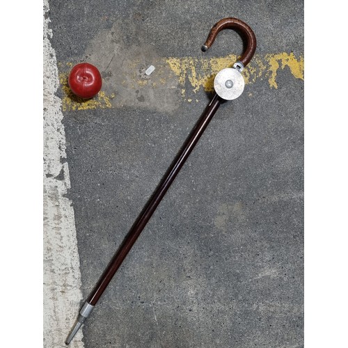 187 - A brilliant vintage gentleman's shooting stick with a leather handle which folds out to create a ver... 