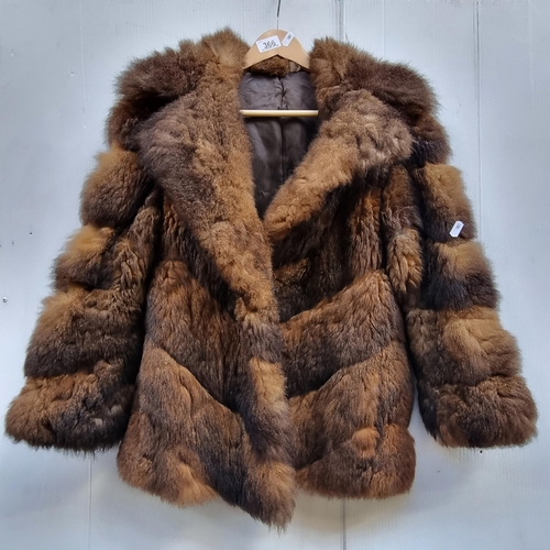 366 - A gorgeous genuine fur ladies coat with two external pockets and one hidden interior pocket. Feature... 