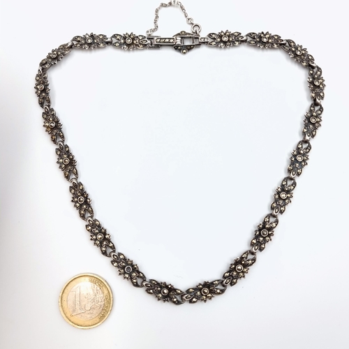 21 - A very pretty vintage sterling silver Marcasite choker style necklace, circa 1930s. Length: 34cm. We... 