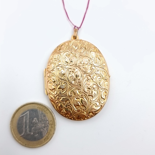 23 - A pretty vintage 9 carat gold locket, featuring attractive and profuse foliate detailing. Dimensions... 
