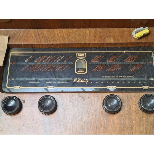 A fabulous vintage RGD Radiogram, model no: 411. A very well made piece ...