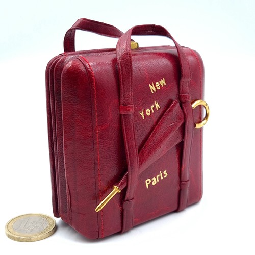 808 - A very attractive vintage travel clock by Kohler, fashioned in the form of a miniature suitcase. Cas... 