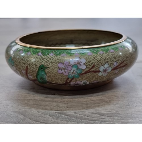 326 - A wonderful example of a vintage Chinese cloisonné bowl featuring a beautiful cherry blossom and son... 