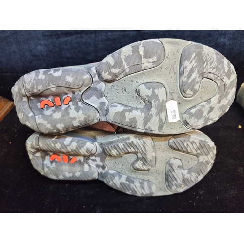 169 - A pair of women's Nike Air Viva trainers. This attractive pair of runners is a size UK4 and designed... 