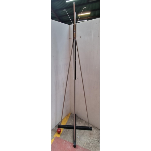 402 - A very stylish designer modern free standing coat rack with eight hooks in total, held on a cross fr... 