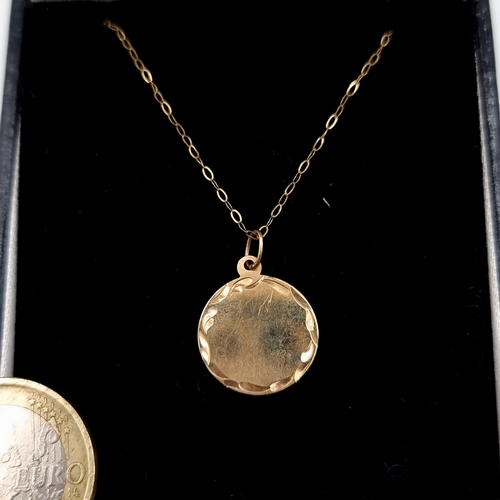 514 - A very pretty 9 carat gold Disc design necklace and chain.. Disc is blank and ready for engraving! L... 