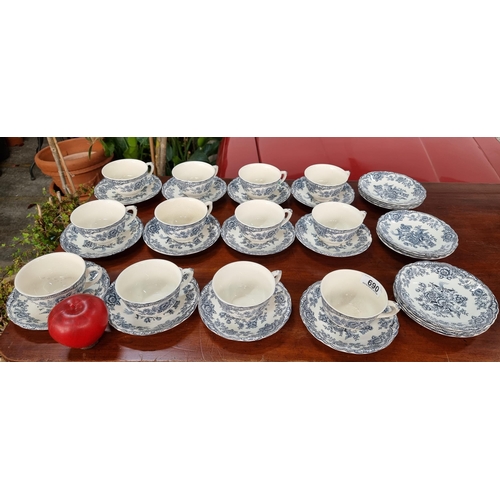 690 - A beautiful set of thirty-three pieces of British Ironstone in the Bristol pattern by Crown Ducal. A... 