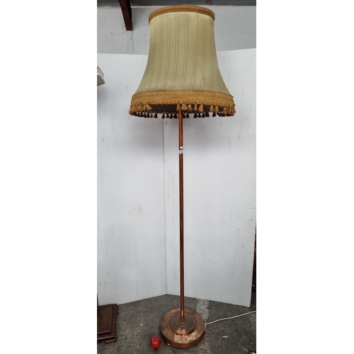 710 - An elegant and unusual Vintage floor standing lamp in a patinaed copper with circular beveled base. ... 