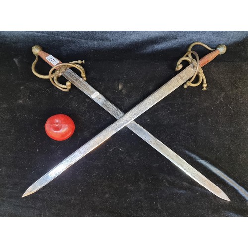 900 - A pair of Spanish rapiers with ornate sweepings, knuckle guard and pommel. With etched detail to bla... 