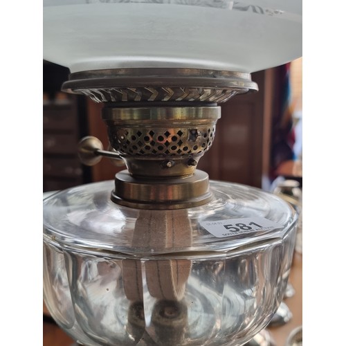 581 - Star lot : A very impressive antique oil lamp with a brass reeded column base, a clear reservoir, a ... 