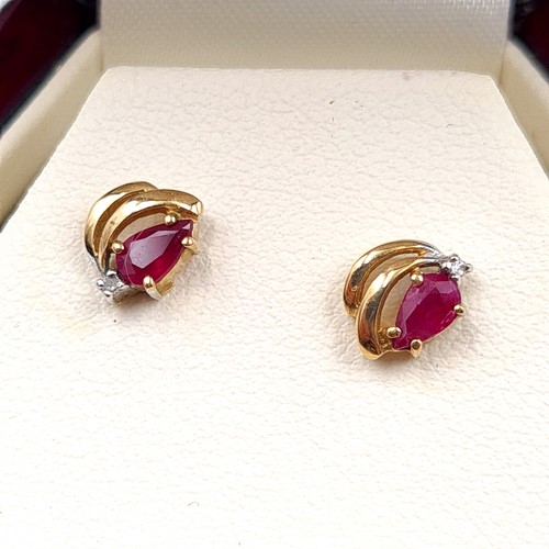 518 - A striking pair of 9 carat gold Ruby stone stud earrings. Weight: 1.05 grams. Set with butterfly bac... 