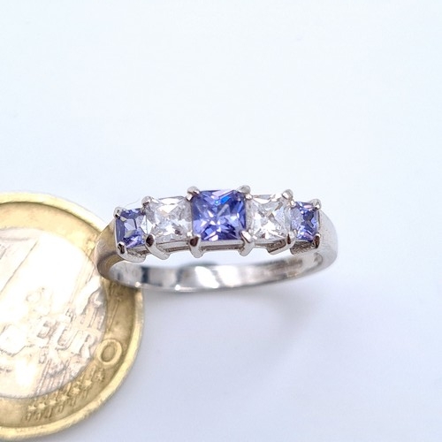 542 - Star lot: A quality 9 carat white gold five stone Sapphire and Simmonite stone ring. Hallmarked Lond... 