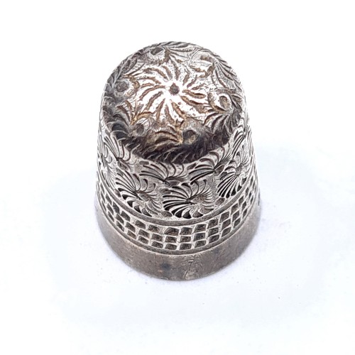 546 - A collection of sewing related items, consisting of an antique cased thimble. Hallmarked James Fento... 