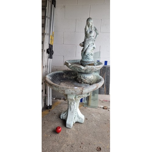 984 - Star Lot A lovely large heavy quality garden fountain with two scallop shell tiers and an ornate top... 