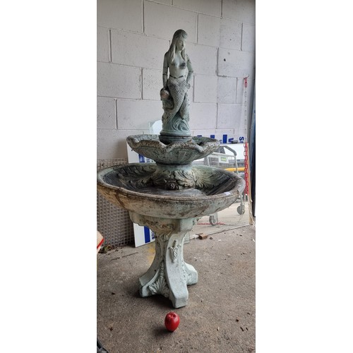 984 - Star Lot A lovely large heavy quality garden fountain with two scallop shell tiers and an ornate top... 