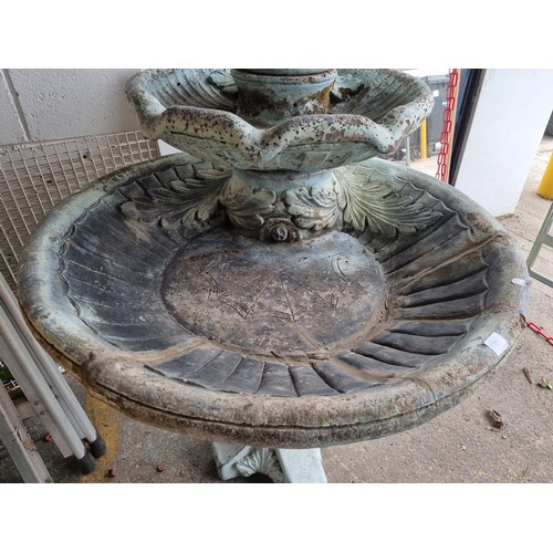 984 - Star Lot A lovely large heavy quality garden fountain with two scallop shell tiers and an ornate top... 