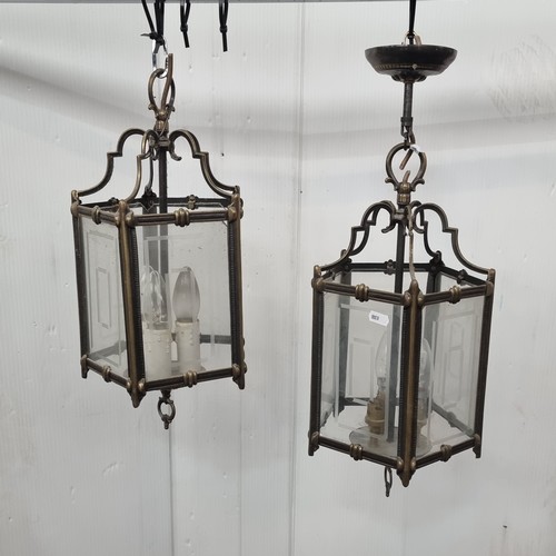 987 - Star lot : An elegant pair of lantern style pendant ceiling light boasting a pentagonal form and etc... 