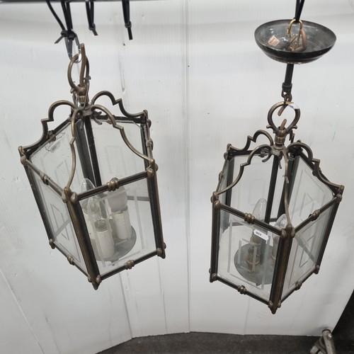 987 - Star lot : An elegant pair of lantern style pendant ceiling light boasting a pentagonal form and etc... 