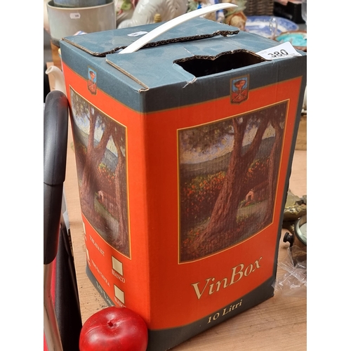 380 - A sealed wine box of Italian red wine. Capacity 10 litres. Excellent for parties and social events.