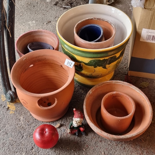 912 - A great selection of eleven planters, including a large colorful ceramic example and lots of terraco... 