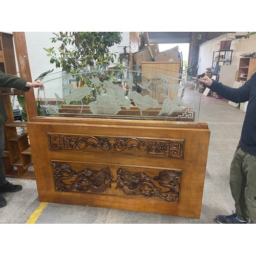 738 - Star lot : A large high quality room divider made of wooden frame with high relief Chinese carving t... 