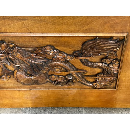 738 - Star lot : A large high quality room divider made of wooden frame with high relief Chinese carving t... 