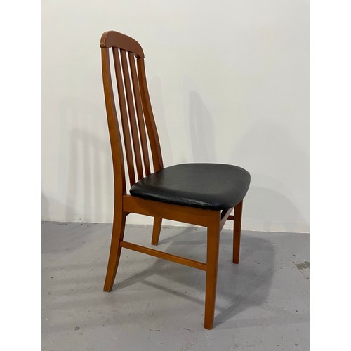 846 - Star lot : A fabulous set of Six teak Mid Century Modern dining chairs with tapered slat backs and u... 