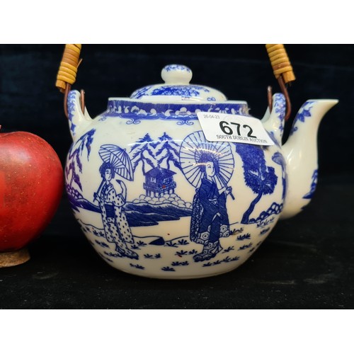 672 - A porcelain bachelor's teapot with a lovely blue glaze pattern of Japanese Geishas with parasols hel... 